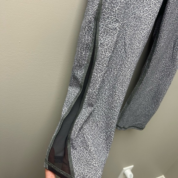 Lululemon Black, White & Grey Speckled Cropped Leggings - Picture 2 of 5